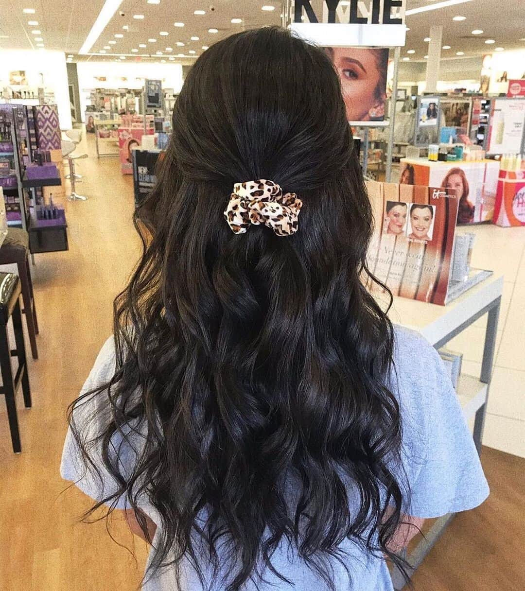 ULTA Beautyさんのインスタグラム写真 - (ULTA BeautyInstagram)「@teasedbytay_ you had us with those soft, shiny waves but bonus points for the cute scrunchie 😉  Beauty, your way 🙌 Share your pics with us by using #ultabeauty! #Regram 📷: @teasedbytay_」7月11日 5時21分 - ultabeauty