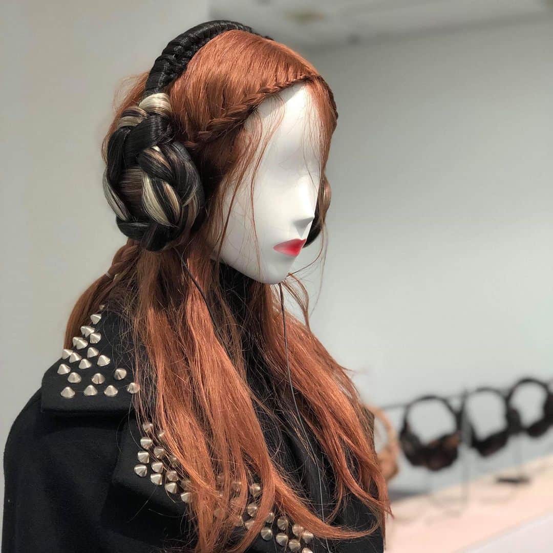 山本里美さんのインスタグラム写真 - (山本里美Instagram)「May I Start ?  計良宏文の越境するヘアメイク展  2019 年 7 月 6 日〜 9 月 1 日 埼玉県立近代美術館  #limifeu も、参加させて頂いてます。是非、見に行ってください🙏🖤」7月10日 20時33分 - limiyamamoto
