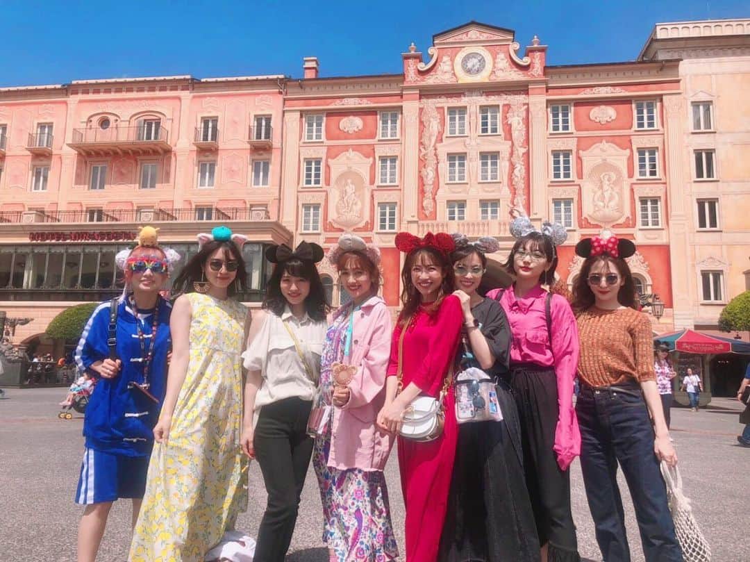 のインスタグラム：「* Vthmic小旅行の2日目は、DisneySea👩‍❤️‍💋‍👩 1日目の雨模様なんて忘れるくらいの最高な天気🌞🌞 楽しすぎた🤣🤣💓 素敵な思い出になりました🤣 * * #ディズニーシー  #久しぶりすぎた #また行きたい」