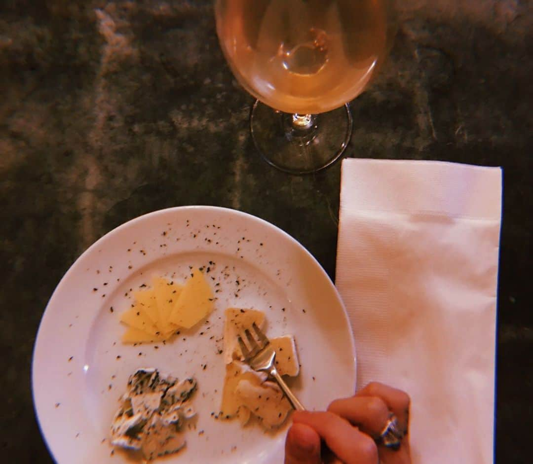 フリーマンズスポーティングクラブさんのインスタグラム写真 - (フリーマンズスポーティングクラブInstagram)「FSC - RESTAURANT 🧀🍷 OPEN TILL MIDNIGHT  #freemanssportingclub  #fsctokyo #fscrestaurant  #restaurant  #cafe #bar #aoyama #omotesando #vinnature」7月10日 20時42分 - freemanssportingclub_jp