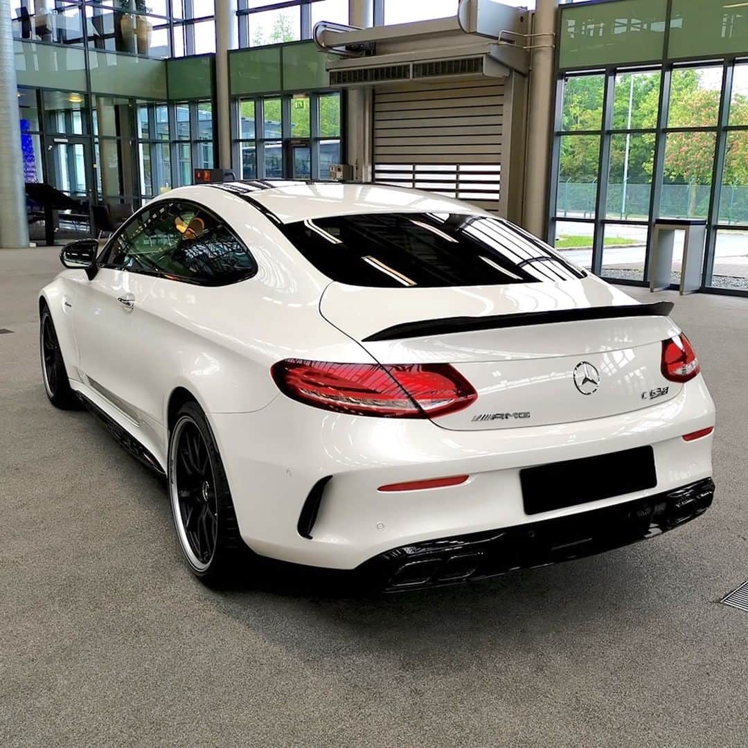 Mercedes AMGさんのインスタグラム写真 - (Mercedes AMGInstagram)「[Fuel consumption combined: 10.1 l/100km | CO2 emissions combined: 230 g/km]  A lifetime of adventures is waiting for this stunning new Mercedes-AMG C 63 S Coupé!  Photos: @mbkundencenter  #MercedesAMG #DrivingPerformance #C63」7月10日 20時55分 - mercedesamg