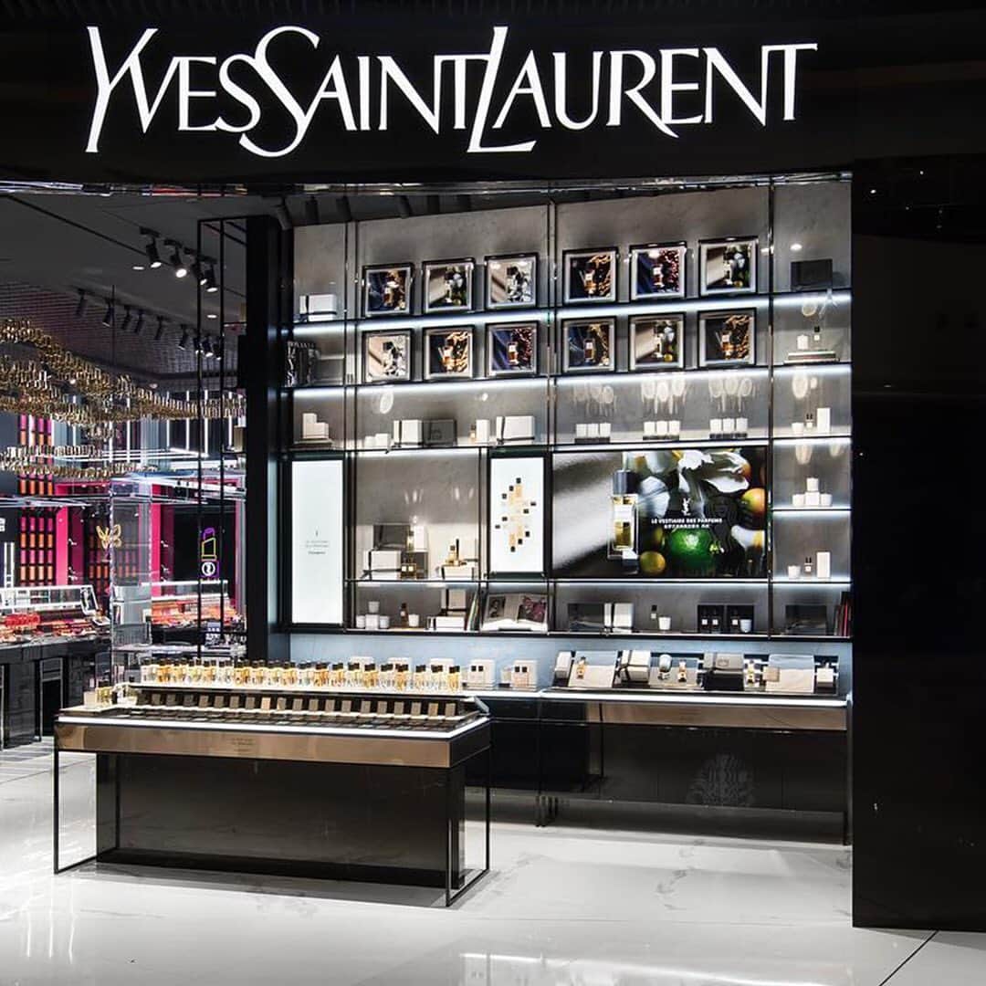 Yves Saint Laurent Beautyさんのインスタグラム写真 - (Yves Saint Laurent BeautyInstagram)「Bonjour Guangzhou ! Step into the YSL Beauté fan’s ultimate fantasy beauty experience! A complete state of the art beauty retail space featuring a face bar, perfume bar, exclusive special editions and a mini museum. Only in Guangzhou, Parc Central... #yslbeauty #guangzhou #parccentral」7月10日 20時49分 - yslbeauty