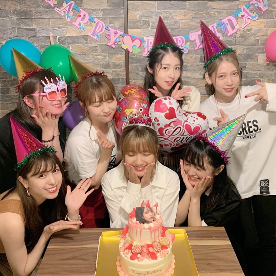 加藤玲奈のインスタグラム：「誕生日は大好きなメンバーがカウントダウンでお祝いしてくれました🥺 みんな忙しいのに 来てくれて本当に嬉しかった💓 幸せな誕生日でした☺️」