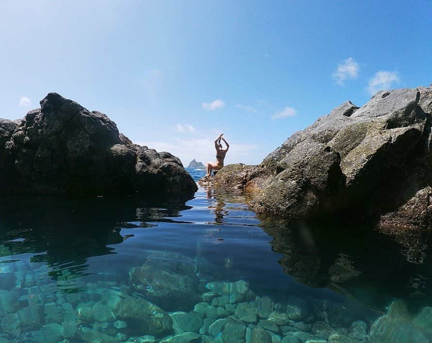 イモージェン・ケアンズさんのインスタグラム写真 - (イモージェン・ケアンズInstagram)「💦 crystal clear pool 🦀 #fernandodenoronha #brasil #hiddenpool #snorkeling #paradise」7月10日 20時53分 - imogencairns