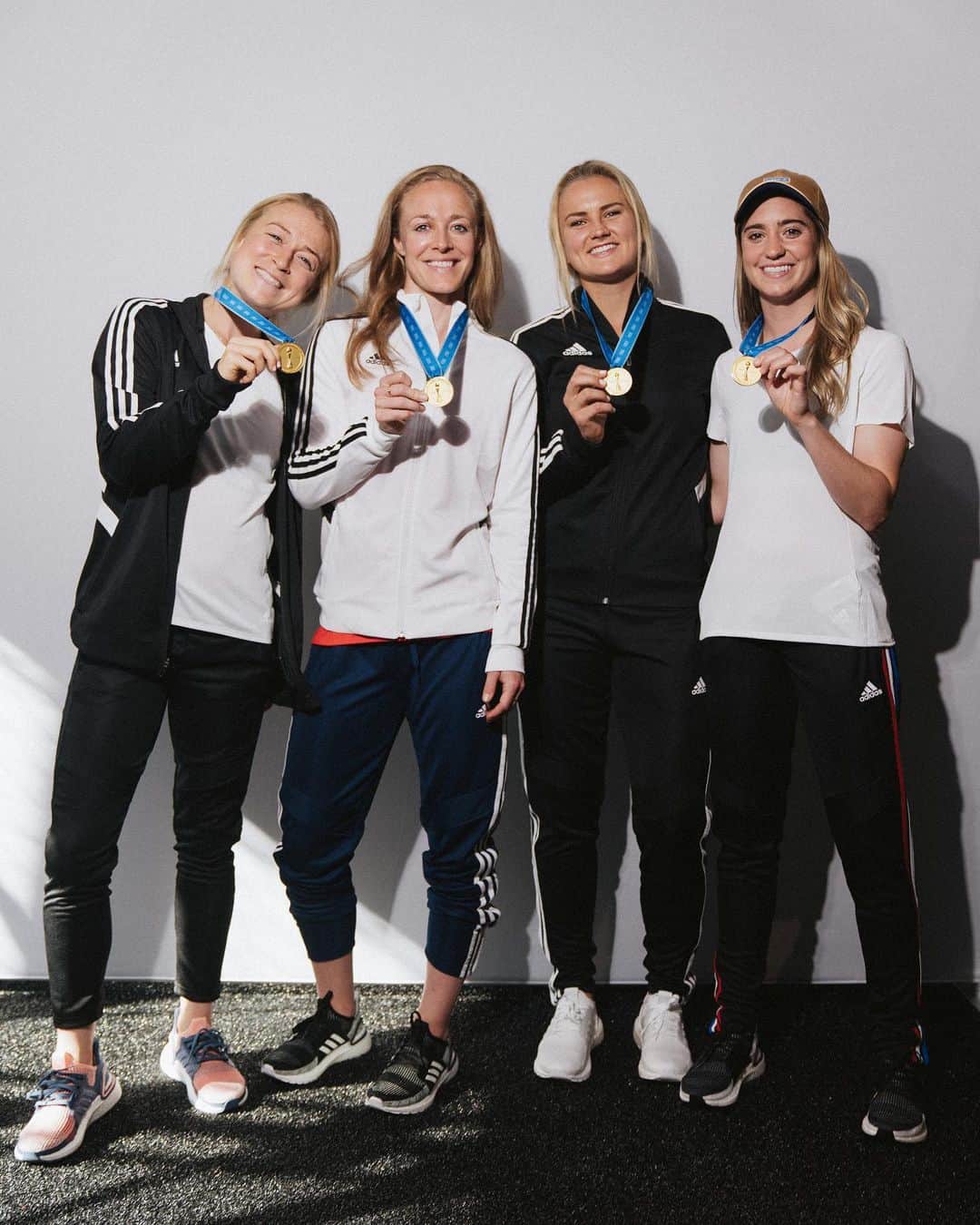 adidas Womenさんのインスタグラム写真 - (adidas WomenInstagram)「“The support I felt from my teammates was crazy. Every girl and boy on every sports team deserves to feel supported by teammates in this way.” - @lindseyhoran10 . 🏆 @emilysonnett @reeba04 @moebrian . Photo by @emilysoto #FIFAWWC #DareToCreate」7月10日 21時02分 - adidaswomen