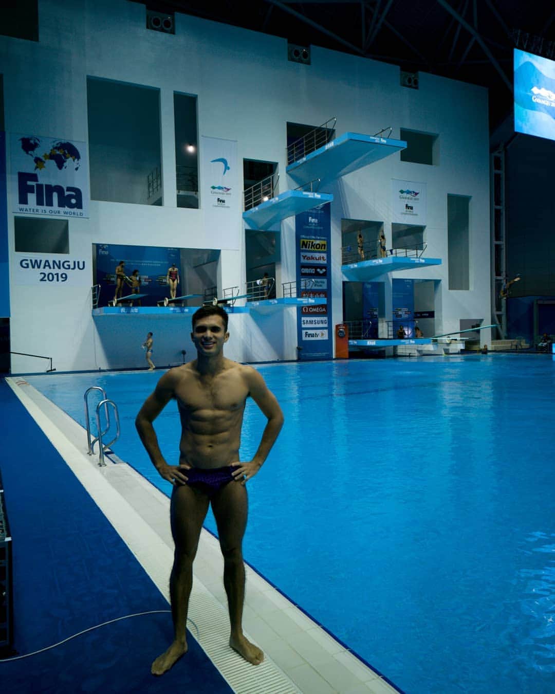 のインスタグラム：「Muy feliz y emociando por estar de nuevo en un campeonato mundial, más de 3 años de no asistir a una competencia de este nivel. Estoy seguro que será una experiencia muy especial, feliz de reeontrarme con amigos 😅... 🙏🏻🔥💪 @nike」