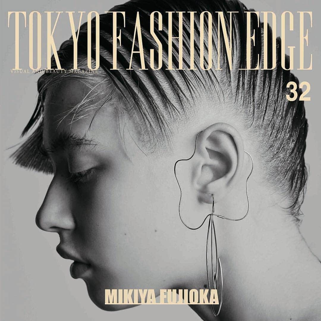資生堂 さんのインスタグラム写真 - (資生堂 Instagram)「#Repost @tokyo_fashionedge_pro Made by @Image.Downloader · · · · ✨✨✨ TOKYO FASHION EDGE vol.32 【東京ファッションエッジ32号】 <Featured Hair Stylists>  Daigo Shinya Mizuno Teruaki Shinjo Mikiya Fujioka ✨✨✨ Ryu Kyougoku Shogo Ideguchi ✨✨✨ #Daigo #ShinyaMizuno #TeruakiShinjo #MikiyaFujioka @anfang_daigo @mizunoshinya @teruakishinjo @mikiyafujioka0603 @shiseido @sabfa_official 資生堂ヘアメイクアップアーティスト公式アカウント  @shiseido_hma  #ヘアー #ヘアアレンジ #ヘアーアレンジ #ヘアカラー #ヘアメイク #ヘアセット #ヘアースタイル #hairstyle #hairs #hairart #hairstyles #hairarrange #haircut #haircolorist #hairstyling #hairstylist #美容家 #美容好き  #likeforlikes #like4likes #lifestyle #fashionedge #tokyofashionedge #sabfa #fashionmagazines #mikiyafujioka」7月10日 21時08分 - shiseido_hma
