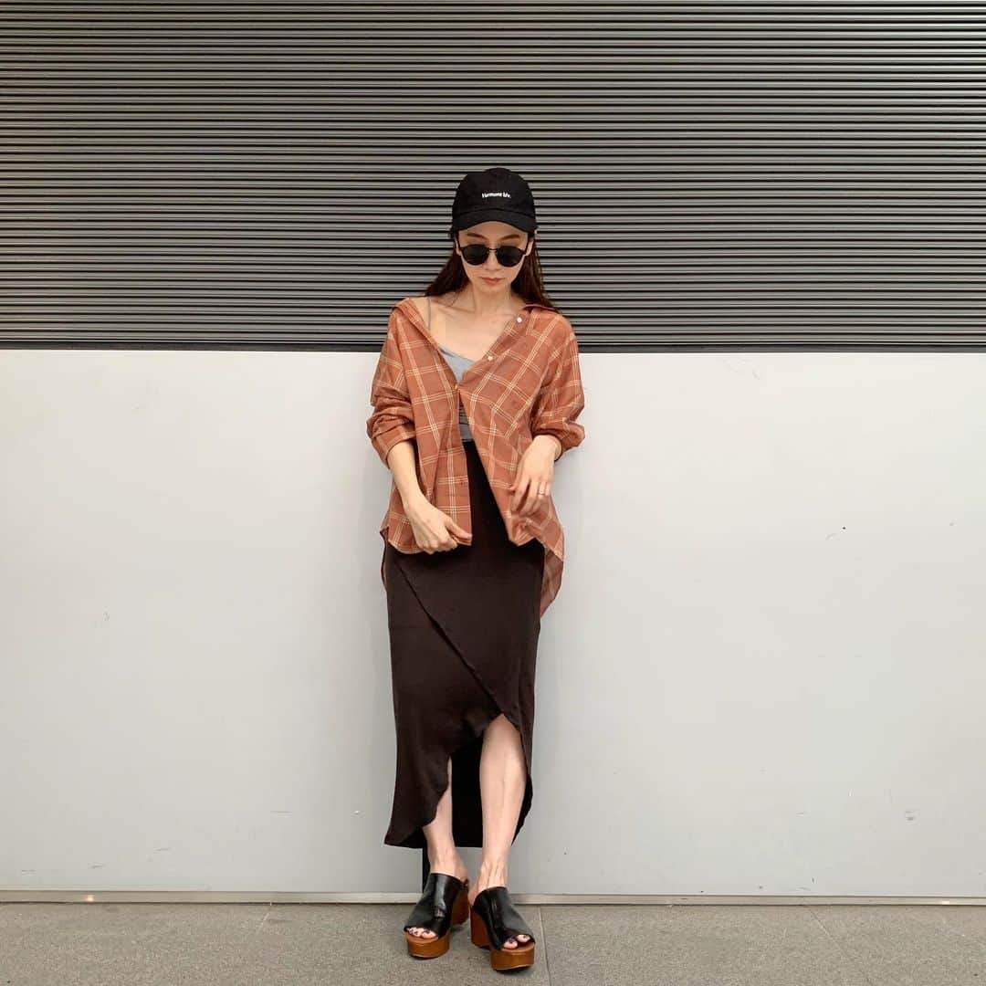 ungrid_minamiのインスタグラム：「. ラインはタイトで女性らしいけどカットソーの素材なので カジュアルに着まわししやすいスカート✨ 秋ですねぇ。❤︎ @ungrid_official #Ungrid#アミュプラザ博多」