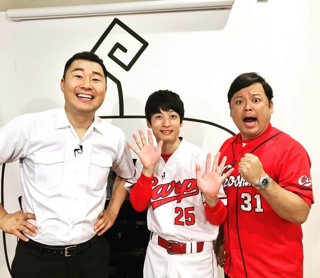 ゴッホ向井ブルーさんのインスタグラム写真 - (ゴッホ向井ブルーInstagram)「‪皆さん、今すぐ寝たいと思いますが‬ ‪今日このあと深夜0:35から広島ホームテレビ『カープ道』に出演しております。ボールボーイ佐竹さんとカープ選手の○秘話や忘れられない試合の話を。ぜひお願いします！いや佐竹ゴッホって！」7月10日 21時11分 - goghmukai