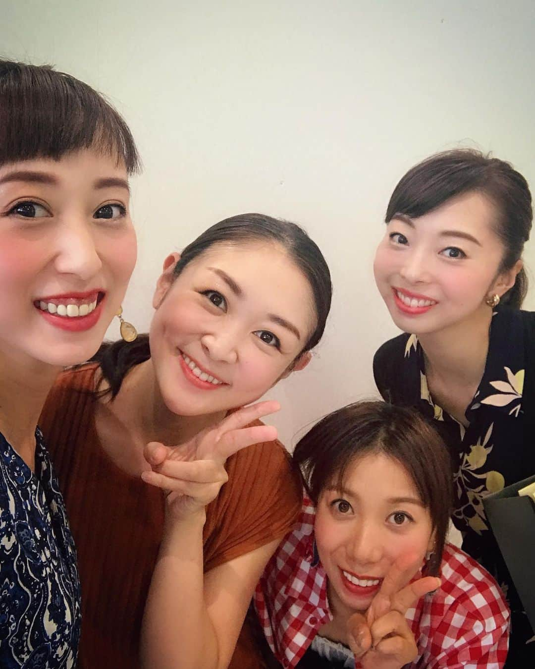 中西麻里衣さんのインスタグラム写真 - (中西麻里衣Instagram)「短い時間だったけど4人で会えた日💋 SAWAMURAのランチ。30分前に着いたのにもう並んでました💨 前回は🍔にしたので今回はカツレツに✨サックサクでとっても美味しかったです😋 #ランチ#女子会#会えて嬉しい#大好きな人たち#サワムラ#混んでる#カツレツ#うまうま#😋#からの#チョコレートパフェ#横に横に#食べるの大好き#食レポ#男の子まま」7月10日 21時21分 - 87marii