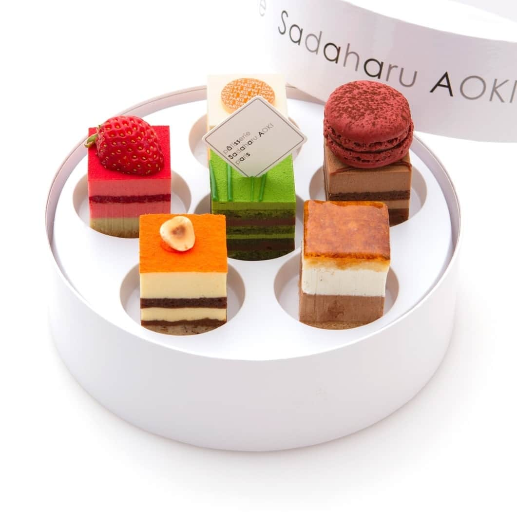 pâtisserie Sadaharu AOKI parisさんのインスタグラム写真 - (pâtisserie Sadaharu AOKI parisInstagram)「新宿伊勢丹店にて「デギュスタシオン」販売中！ . ひと口サイズのケーキを6種楽しめる「デギュスタシオン」。 . ただ今新宿伊勢丹店では、定番人気のケーキ3種に、季節限定の「コート ディボワール」、「サンマルク」、「ヴァランシア」をプラスした「デギュスタシオン」を販売しております。 . あれもこれも楽しみたい！という方にオススメ。プティギフトにも喜ばれそうですね！ . 【販売店舗】サダハルアオキ 新宿伊勢丹店 . 【販売期間】販売中　～　８月３１日（土） . #sadaharuaoki #サダハルアオキ #patisseriesadaharuaoki #パティスリーサダハルアオキパリ #デザート#インスタスイーツ #スイーツ部#スイーツ巡り#スイーツテロ  #インスタ映えスイーツ#大人スイーツ #ティータイム#コーヒーのお供#手土産 #東京カフェ巡り#東京カフェ #tokyocafe#hungryintokyo #ケーキ#ケーキ好き#ケーキ大好き #スイーツ女子#スイーツ男子#スイーツ好き #スイーツ好きな人と繋がりたい #甘いもの#甘いもの好きな人と繋がりたい #東京スイーツ#デギュスタシオン #伊勢丹新宿」7月10日 21時30分 - sadaharuaoki_official