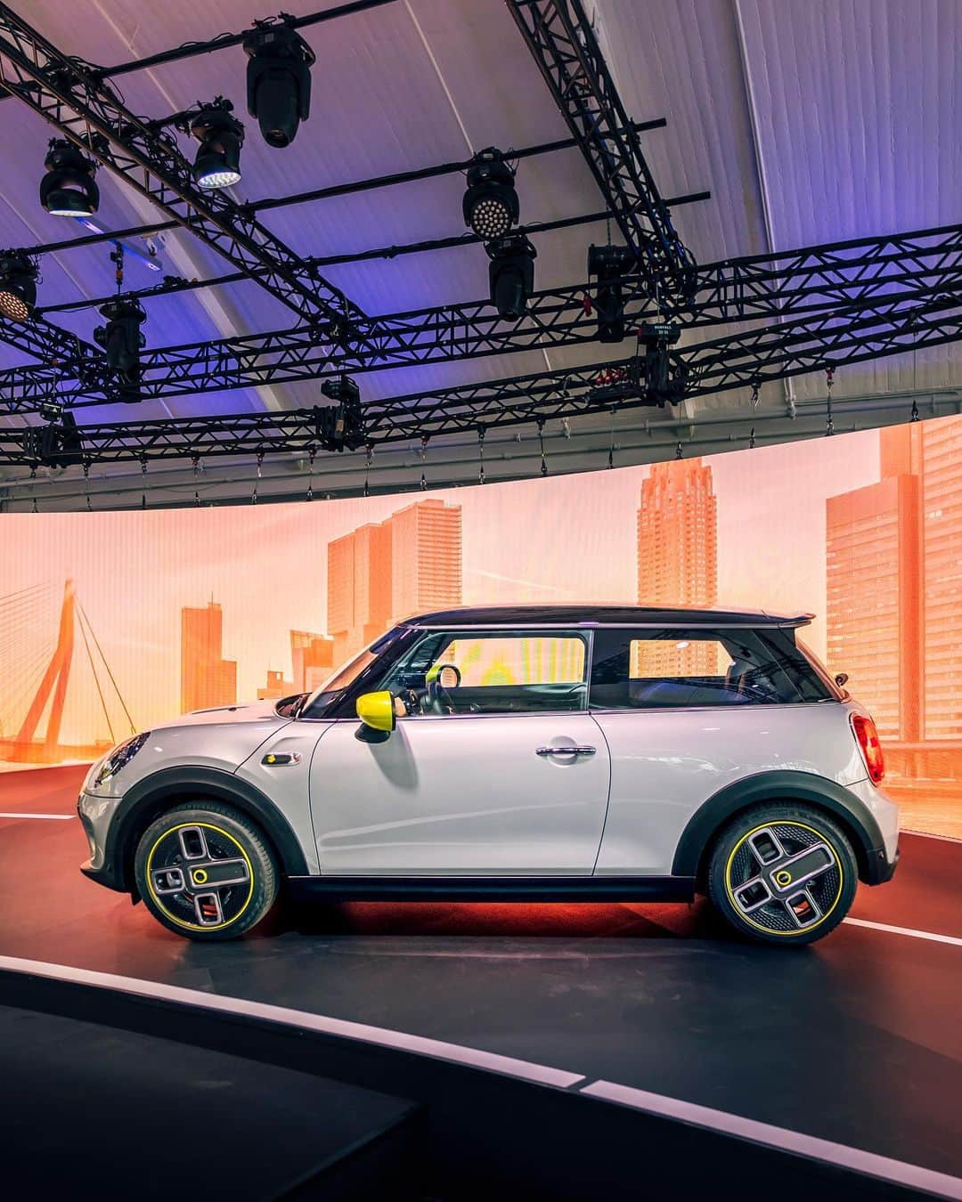 Nicanor Garcíaさんのインスタグラム写真 - (Nicanor GarcíaInstagram)「Charged with passion | Cargado con pasión #nicanorgarcia #travelarchitectures I was very lucky yesterday to attend the world premiere of the first all-electric #MINI. It was an exciting event that confirmed for me that the new MINI Electric is indeed #ChargedWithPassion. ⠀ #Emobility is becoming increasingly important in our world because it’s eco-friendly and efficient. I’ve been thinking about this. If the battery of an #ElectricVehicle is made and charged with renewable energy, it is zero-emission.  @MINI #MINIElectric #advertisement ⠀ MINI Cooper SE*: Energy consumption in kWh/100 km combined: 13.2/15.0, Fuel consumption in l/100 km combined: 0, CO2 emissions in g/km combined: 0. The driving range depends on a variety of factors, especially: personal driving behaviour, selected route, weather conditions, usage of heating/cooling and preconditioning. *These figures are preliminary values and have not yet been confirmed. Subject to change.」7月10日 21時25分 - nicanorgarcia