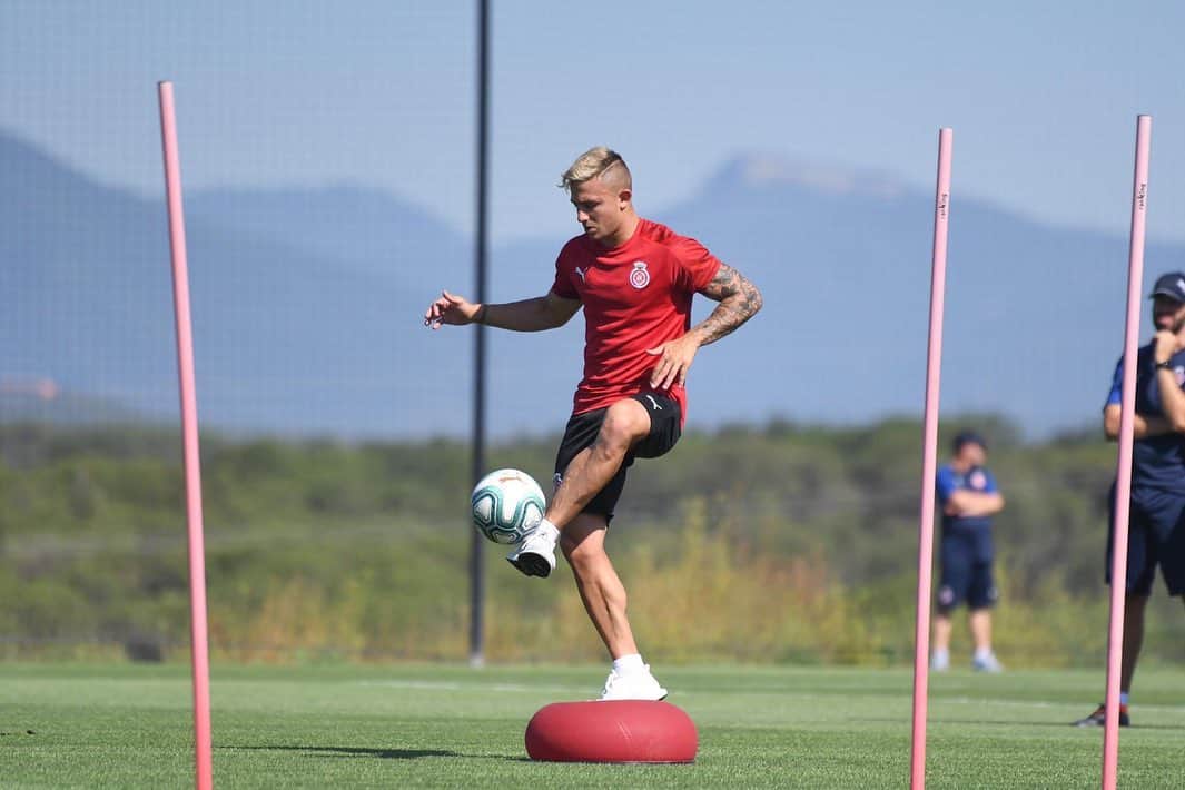 のインスタグラム：「Por fin.. Te echaba de menos❤️⚽️」