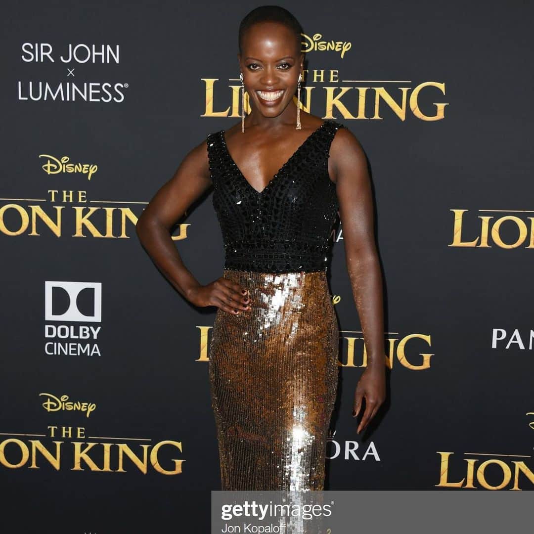 フローレンス・カサンバさんのインスタグラム写真 - (フローレンス・カサンバInstagram)「#TheLionKing premiere in Hollywood Styling @hunch.london Dress @jennypackham Make up @danadelaney Barber @thenicoleblais  #florencekasumba」7月10日 21時31分 - florencekasumba