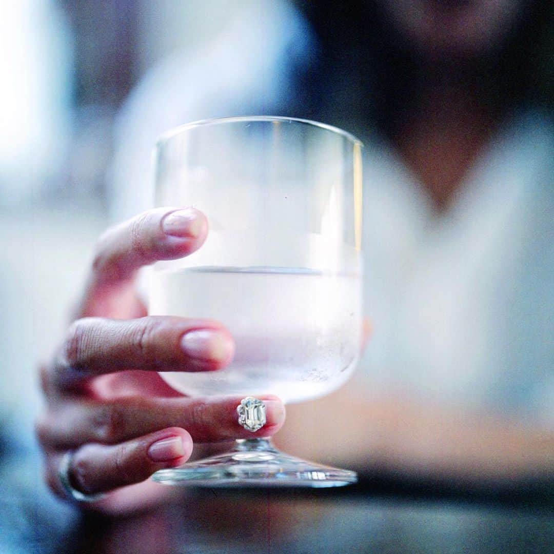 ゆうゆのインスタグラム：「2019.07.10﻿ ﻿﻿﻿﻿ ﻿﻿﻿ ﻿ 毎日晴れたり、雨降ったり﻿ 不安定な天気が続いてるけど﻿ ﻿ 晴れた時は迷う事ない夏の日差し﻿ ﻿ 暑じぃ〜〜〜っ。﻿ ﻿ ﻿ 毎年夏には沖縄の北部に行くのだけど﻿ 今年もどこか計画しよーー﻿ ﻿  そうそう、明日はとうとう沖縄で セブンイレブンがオープンするよー やっぱり朝7時かららしいね😊 ﻿ ﻿  gᵒᵒᒄ ᐢⁱgᑋᵗ ✯* ･:.｡ ﻿ ﻿﻿﻿ ﻿﻿﻿﻿ ﻿ __________________________________________________**✧̣͙ͥ*﻿﻿﻿﻿ ______________﻿﻿﻿﻿ ﻿﻿﻿﻿ ﻿﻿ #rolleiflex28f﻿ #ローライ会﻿ #沖縄カフェ﻿﻿﻿﻿ #沖縄案内2﻿﻿﻿﻿ ﻿」