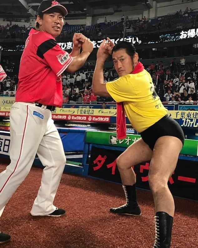 千葉ロッテマリーンズさんのインスタグラム写真 - (千葉ロッテマリーンズInstagram)「角中選手のマネをする#アントキの猪木 さん #千葉ロッテマリーンズ #chibalotte #ZOZOマリンスタジアム #角中勝也」7月10日 21時48分 - chibalotte