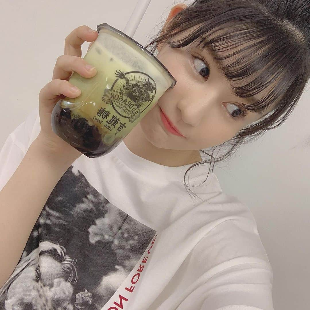 森青葉さんのインスタグラム写真 - (森青葉Instagram)「☺︎︎﻿ 糖分摂取 🥤﻿ ﻿ ﻿ ﻿ ﻿ ﻿ ﻿ ﻿ ﻿ お気に入りのタピオカ『吉龍糖』﻿ ﻿  とにかくもちもちでおいしい〜〜〜﻿ ﻿ まだ黒糖しか飲んでないから﻿ 今度日本限定メニューにもチャレンジする〜！﻿ ﻿ ﻿ ﻿ ﻿ ﻿ ﻿ ﻿ ﻿ ﻿ #タピオカ #吉龍糖 #ジロンタン﻿ #おすすめタピオカ #抹茶 ﻿ #糖分摂取 #元気の源 ﻿ ﻿ ﻿ ﻿ #はちロケ #森青葉 #もりりんぐらむ﻿ #instagood #instalike #followme﻿ ﻿」7月10日 21時48分 - aoba__mori_official