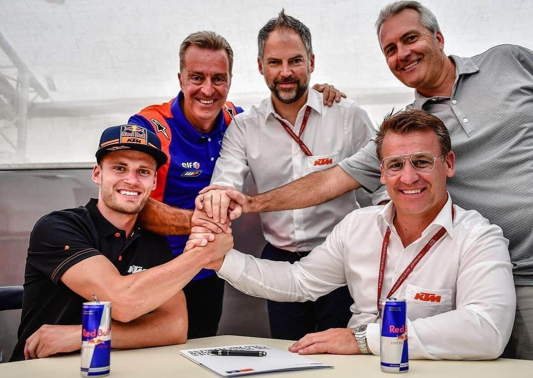 MotoGPさんのインスタグラム写真 - (MotoGPInstagram)「📣 OFFICIAL: @bradbinder_41 to make 2020 #MotoGP move with @redbullktmtech3 ✍️ // #Motorcycle #Racing #Motorsport #BB41」7月10日 21時43分 - motogp