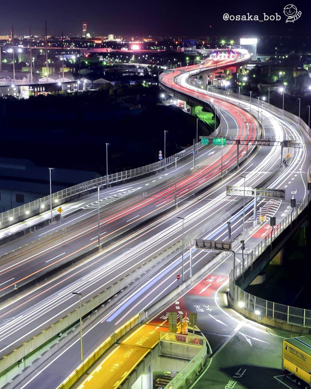 Osaka Bob（大阪観光局公式キャラクター）さんのインスタグラム写真 - (Osaka Bob（大阪観光局公式キャラクター）Instagram)「Here’s the panoramic view from Izumiotsu PA! You’ve gotta get on the Hanshin Expressway if you want to see this special site. ⠀⠀⠀⠀⠀ 泉大津PAから見るパノラマビューは、阪神高速に乗った時だけのお楽しみ。 ⠀⠀⠀⠀⠀ ————————————————————— #maido #withOsakaBob #OSAKA #OsakaJapan #大坂 #오사카 #大阪 #Оsака #Осака #โอซาก้า #阪神高速 #泉大津 #展望台  #sightseeing #travelgram #travelinjapan #osakajapan #大阪  #오사카 #大阪 #Оsака #Осака #โอซาก้า #日本 #観光 #大阪旅行 #大阪観光 #오사카여행 #日本景點」7月10日 21時46分 - maido_osaka_bob