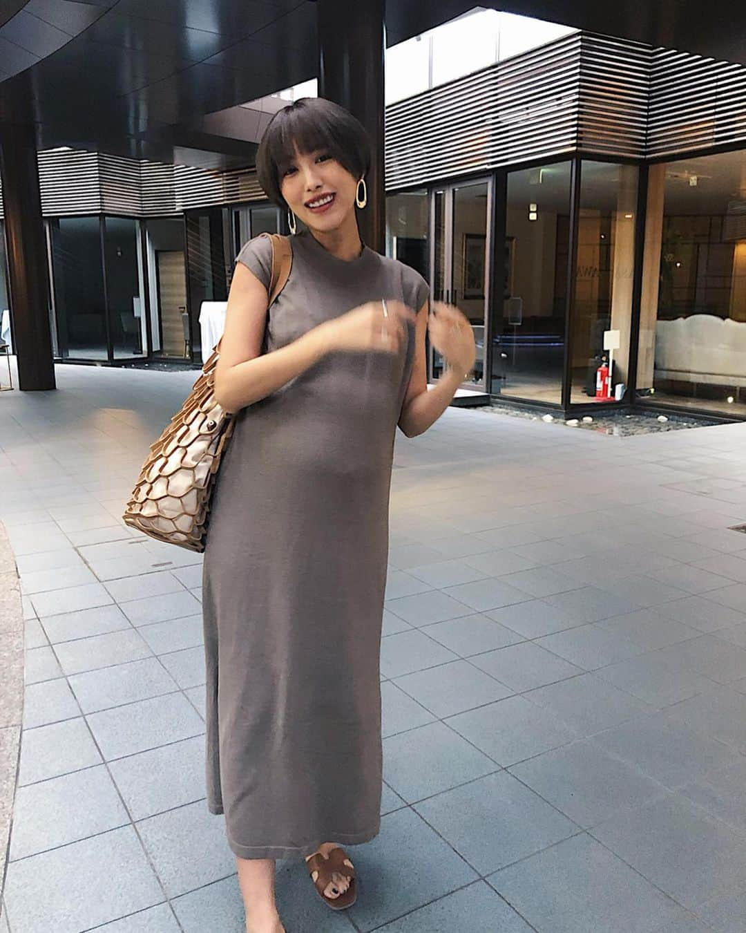 森暖奈さんのインスタグラム写真 - (森暖奈Instagram)「ストレートしてもらったよ🥰 自分の髪やる余裕なくなると思うので、それに備えて💪 久々ぶちちに会えて楽しかったー🤣いつも笑いすぎて疲れる🤣笑 ありがとっ✨  ワンピースは @titivatejp の#ノースリーブライトニットワンピース #titivate #ティティベイト #titivatestyle」7月10日 21時46分 - moriharuna71