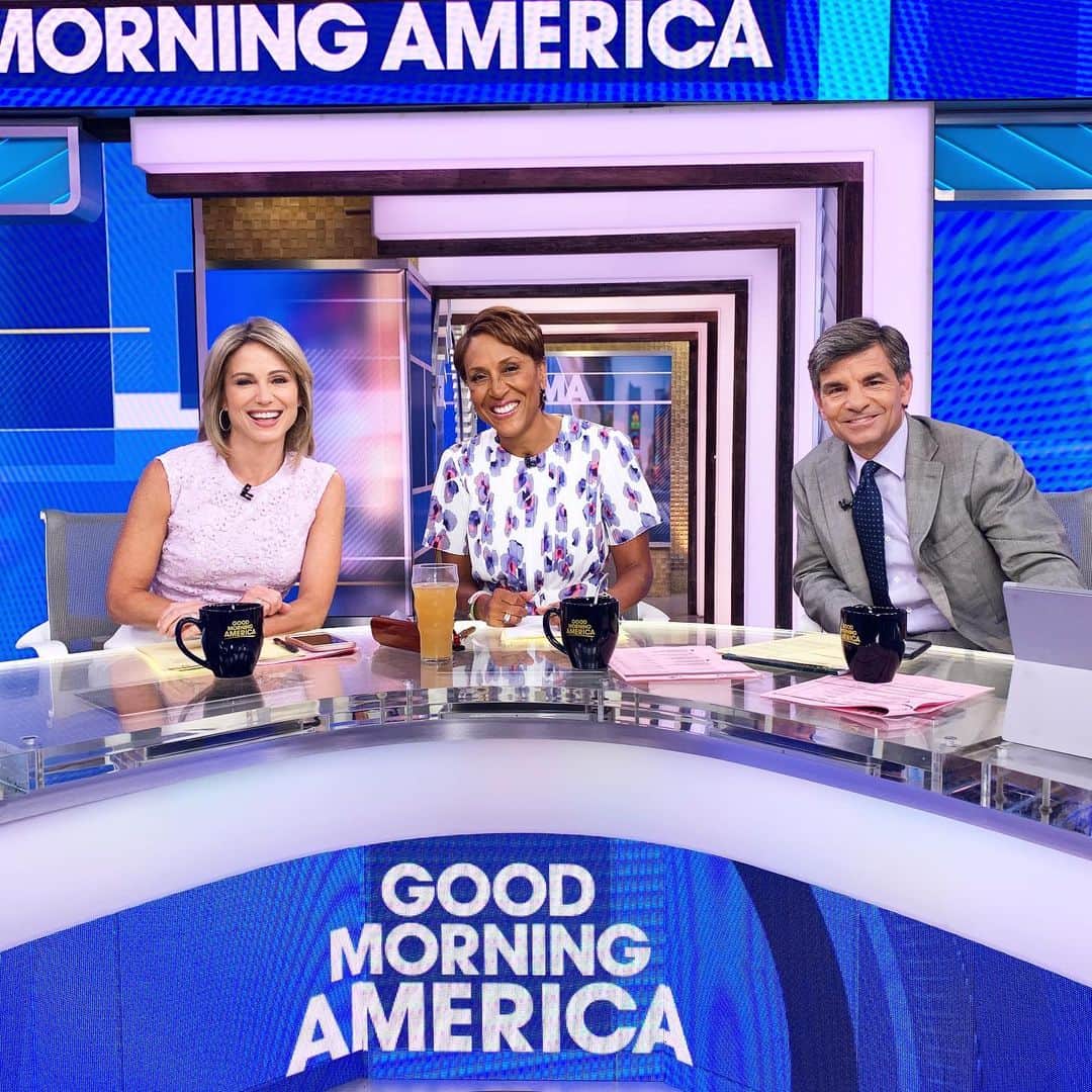 Good Morning Americaさんのインスタグラム写真 - (Good Morning AmericaInstagram)「Don’t worry, guys! @gstephanopoulos, @robinrobertsgma and @ajrobach have the fort covered over here while the rest of the gang is on our #GMARoadTrip in Houston!」7月10日 21時51分 - goodmorningamerica
