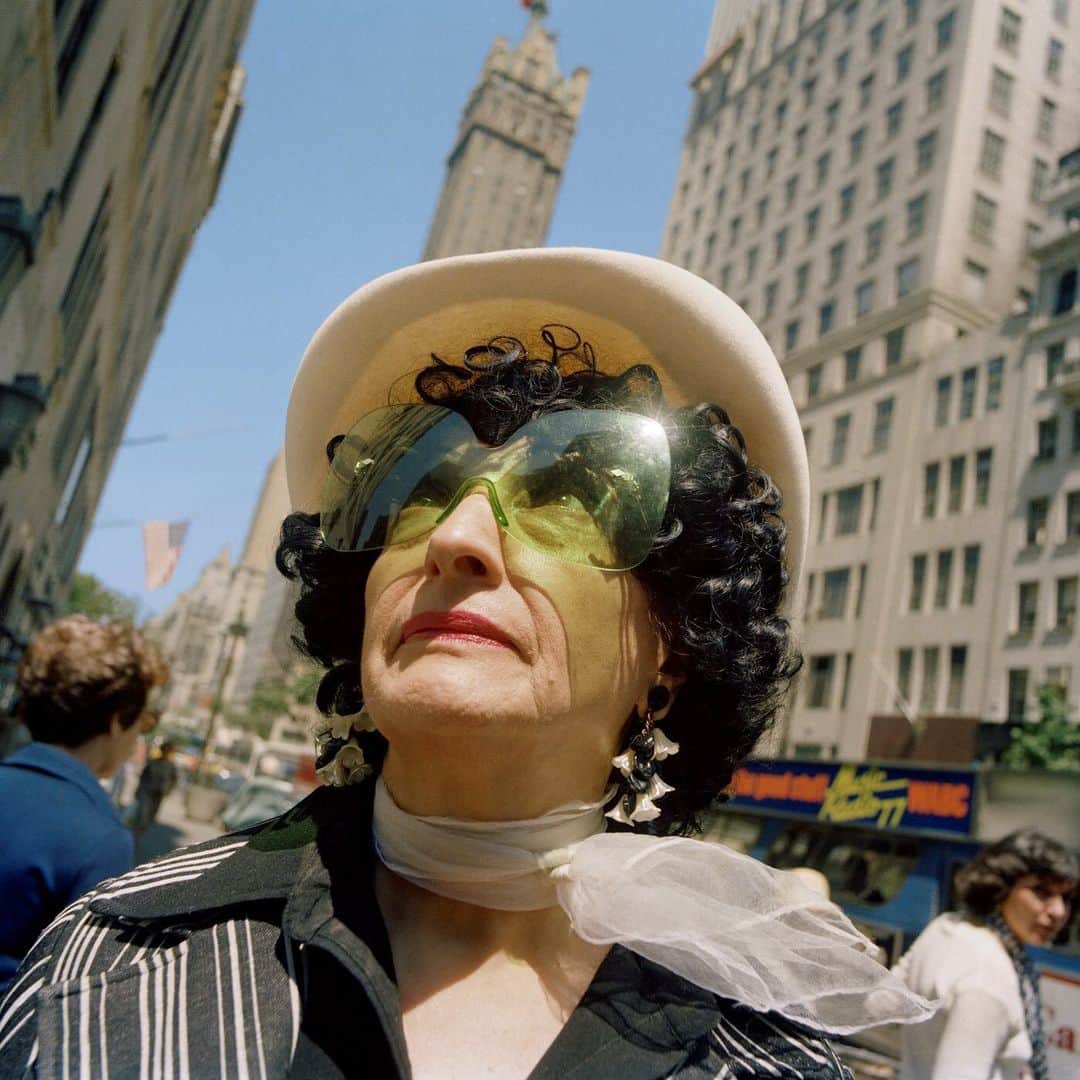 AnOther Magazineさんのインスタグラム写真 - (AnOther MagazineInstagram)「Sunglasses envy c/o Charles H. Traub’s 1970s series, Lunchtime 🕶⁠⠀ ⁠⠀ ”It was the 70s, and everyone had just started wearing sunglasses because Jackie Kennedy did,” the photographer tells us. ”She was very famous for wearing sunglasses all the time”⁠ ⁠⠀ ⁠⠀ 📸 from Lunchtime, by Charles H. Traub」7月10日 21時52分 - anothermagazine
