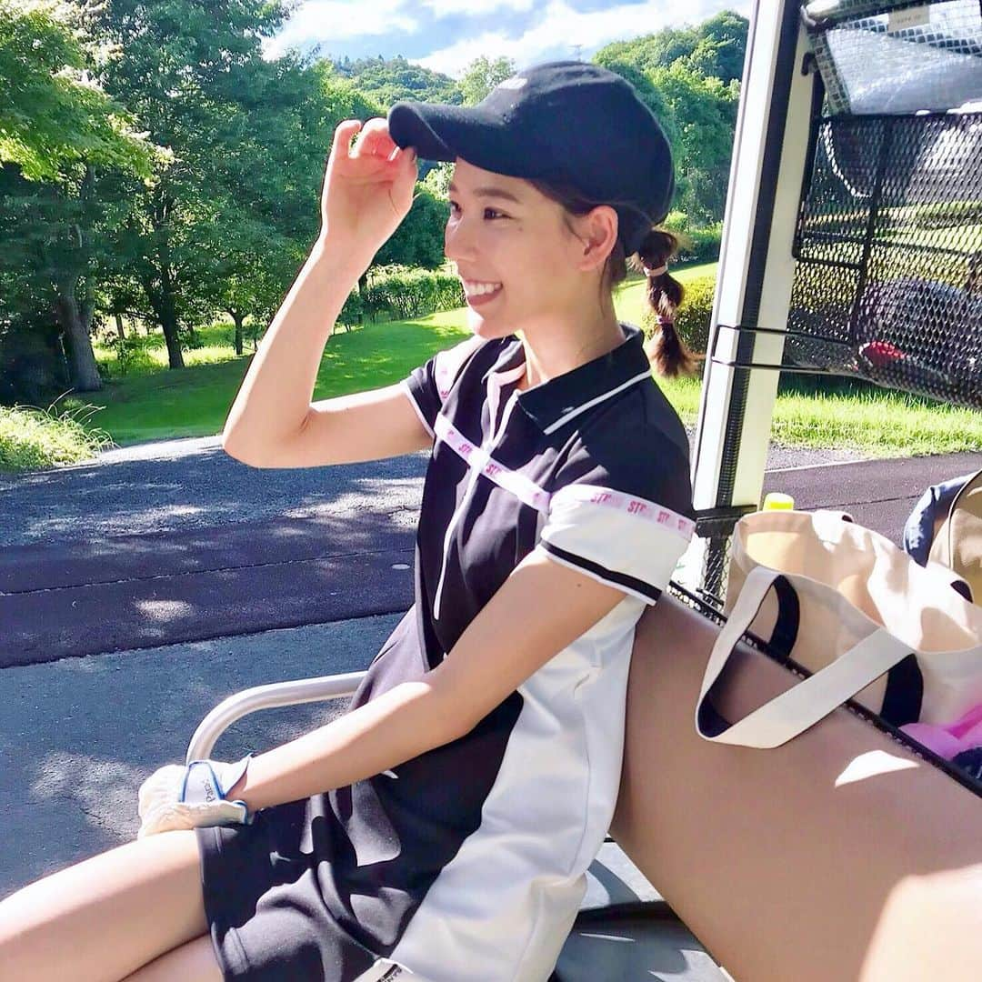 布川桃花さんのインスタグラム写真 - (布川桃花Instagram)「ゴルフコースデビュー🏌️‍♀️ . ぽんこつすぎて沢山迷惑かけてたけど 一緒に行った優しい皆様に救われて 楽しませてもらった🥺🥺 . 出来なさに1週間くらい落ち込んだけど またやる気を取り戻して猛練習してます😂 . ウェアは @samantha_golf のスポーツラインだよ！ . 最後の動画は別の日のショートコースの⛳️ 前半疲れ切ったあとに食べるお昼ごはんが 美味しくていつも食べすぎる。。笑 . #golf #samanthagolf」7月10日 21時55分 - momoka_fukawa