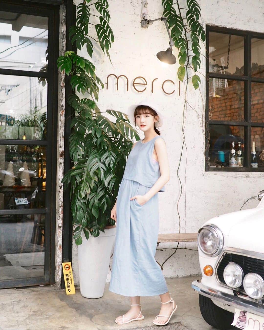 Ninaさんのインスタグラム写真 - (NinaInstagram)「頭髮到了一個會亂翹的長度 所以幾乎每天紮起來 再這樣翹下去我要把你剪掉了喔～～～～(๑*◡*๑) Dress @sweesatw #ninaxxoutfit」7月10日 22時03分 - ninaxxya