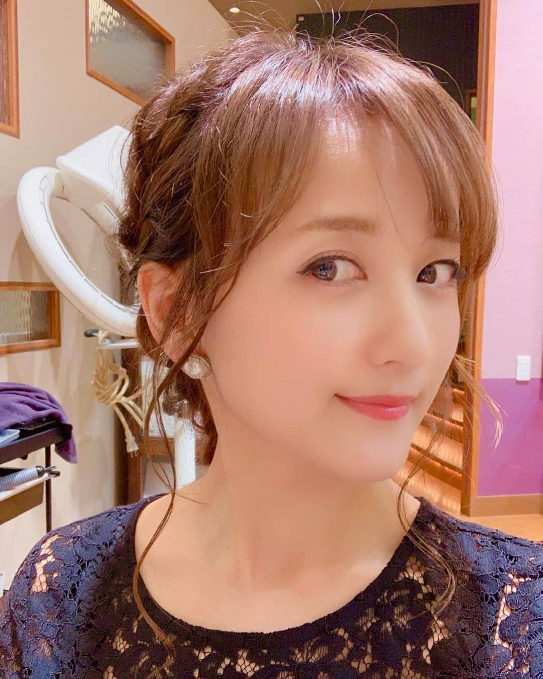 小松彩夏さんのインスタグラム写真 - (小松彩夏Instagram)「﻿ 先日、お友達の結婚パーティーがあったので、かなみさんに髪の毛セットしてもらいました♡﻿ ﻿ 後ろがとーーーっても可愛かったから写真に撮っておけばよかった(/ _ ; )﻿ ﻿ ついに伸び伸びだった前髪切りました！！﻿ ﻿ そしてカラーもしてもらって﻿ なんだかサッパリ！！スッキリ！！(笑)﻿ ﻿ これでブラジル行ってきまーす！！﻿ ﻿ アニメフレンズに来られるみなさん﻿ お会い出来るのを楽しみにしています♡﻿ ﻿ ﻿Estou ansioso para vê-lo♡﻿ ﻿ #美容室 #ヘアサロン #表参道  #Maris #癒し #メンテナンス #maintenance  #カット#カラー #前髪カット #アレンジヘア #ヘアアレンジ #結婚パーティ #ヘアセット #カラー #トリートメント #treatment  #hair #follow #instagood #アニメフレンズ #ブラジル #サンパウロ #Brazil #São  Paulo #animefriends」7月10日 22時04分 - official_ayaka_502