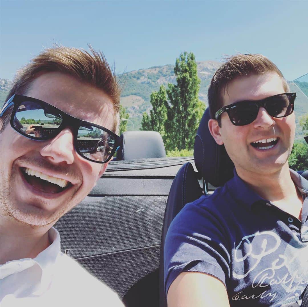 ジェフリー・バトルのインスタグラム：「On our way to the wedding!! #ericandluiswedding」