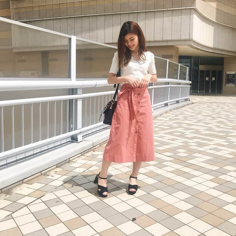池田真子さんのインスタグラム写真 - (池田真子Instagram)「GAPのスカートの色が可愛かった！ 肌触りもよくて良い感じ♪ ． ． ． ちょうどサマーセールでお得になってたよ！ ． たしか明日までセール中やから気になった方はお早めに♡ ． ． ． ． ． ． 時々パンツも履くけどやっぱりスカートが好きやなぁ＊° ． ． #コーデ #楽チンコーデ  #カジュアルコーデ #カジュアルファッション #大人カジュアル #服  #コーデ記録 #スカートコーデ #love  #lfl  #instapic #instalike #instadiary #happy #fasionstyle #instafashion #instagood  #cordinate #fashion #lfl #salmonpink #japanesegirl #randa #zara #casualstyle #code #love #makoscode #ootd #outfit  #picoftheday #데일리룩」7月10日 22時08分 - mako_ikeda