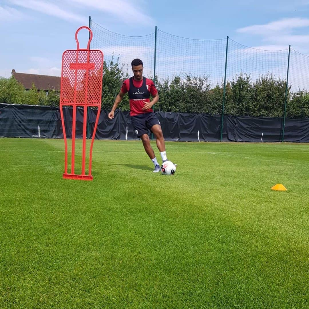 ジュニア・スタニスラスさんのインスタグラム写真 - (ジュニア・スタニスラスInstagram)「Getting better with each passing day! Great to be back in my boots and on the grass with the new #nike ball #afcb #gettingstronger」7月10日 22時19分 - juniorstanislas