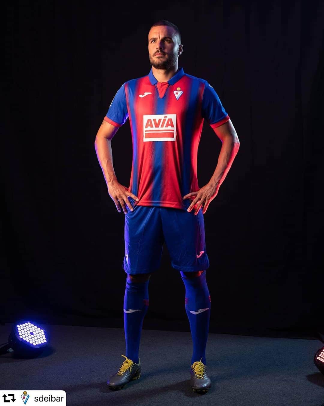 LFPさんのインスタグラム写真 - (LFPInstagram)「🆕 @sdeibar's home kit for #LaLigaSantander 2019/20 is very 🆒! 😎 • #Eibar #Kit #Shirt #New #LaLiga」7月10日 22時33分 - laliga