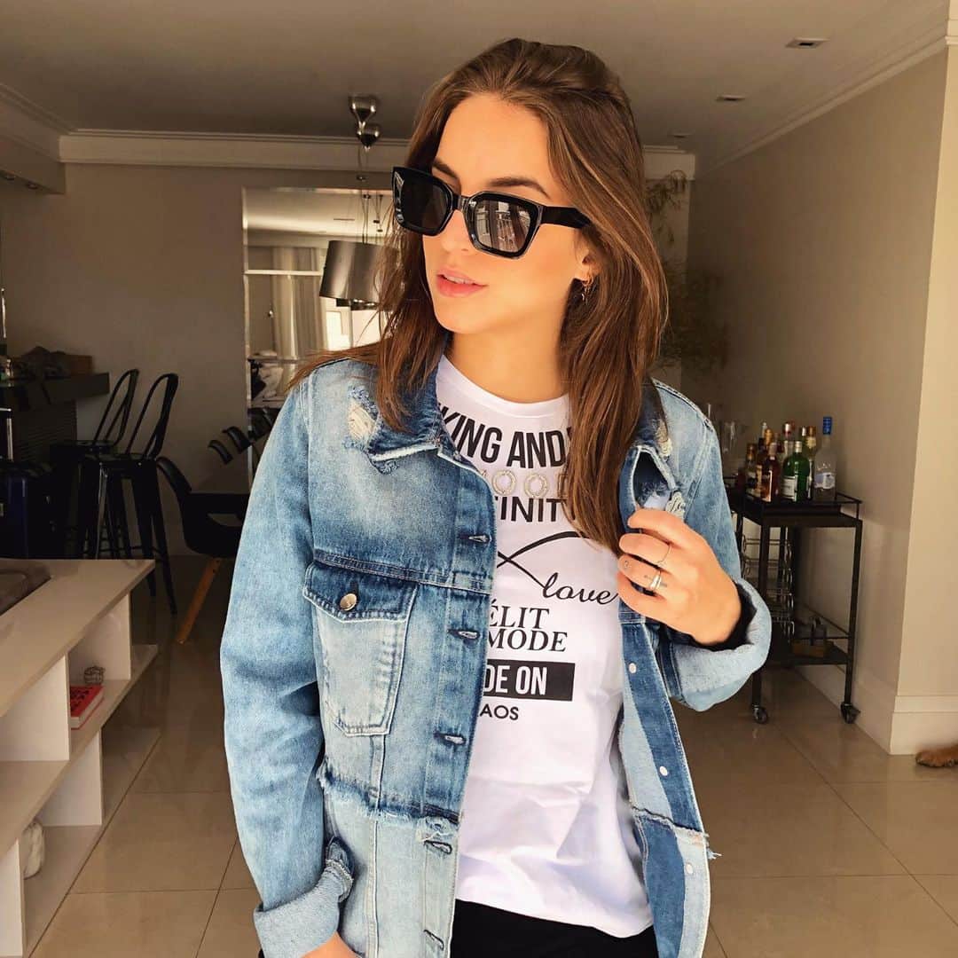 Bruna Unzuetaのインスタグラム：「Tee + jeans = não tem erro 🧡」