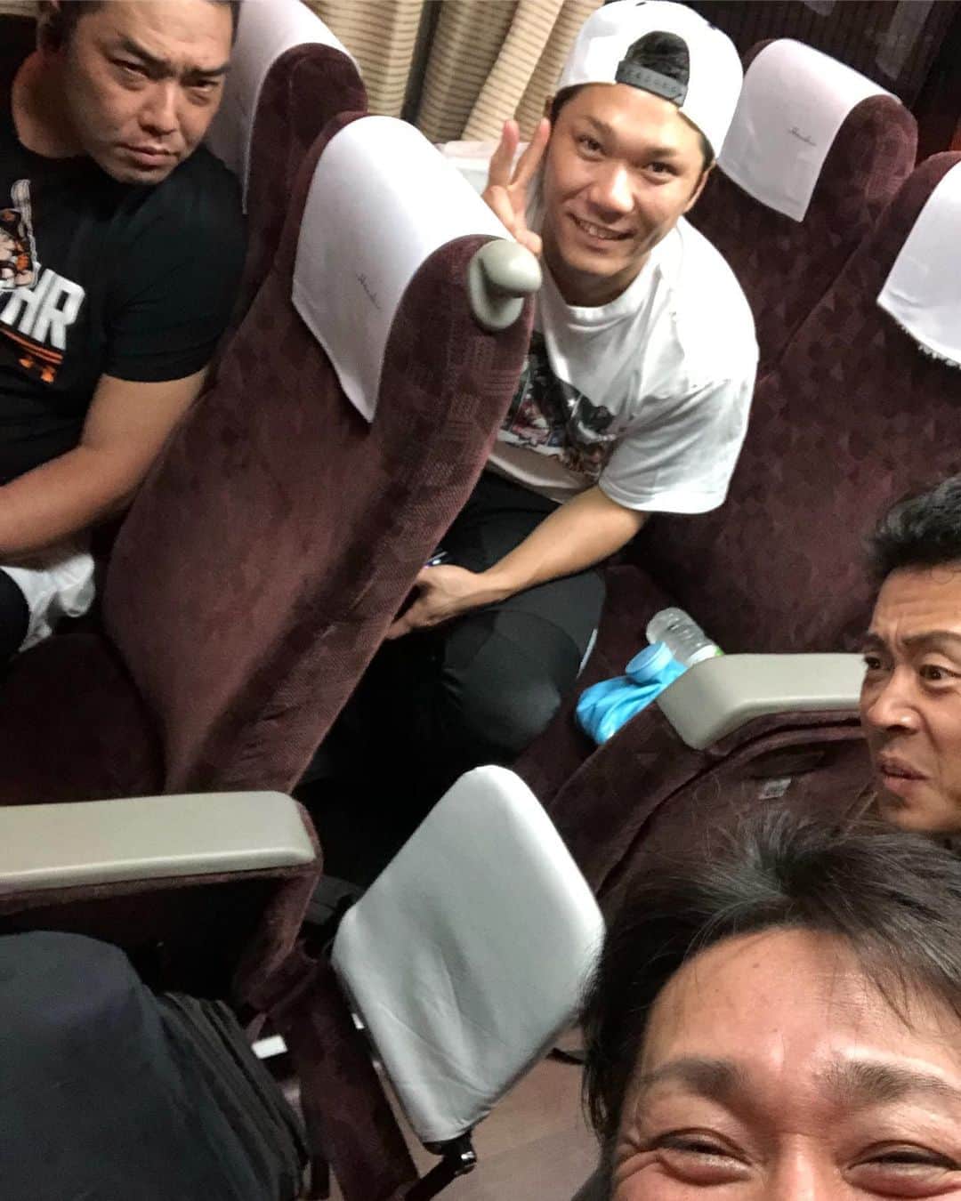 元木大介のインスタグラム：「前半戦終わりました〜〜⚾️ チーム状態はいい感じでした👍 交流戦からオールスターまですごい良かったです！  オールスター休みでゆっくり休んでください！ オールスター選手は名誉なことなので頑張って来て下さい！ 後半戦に向けて頑張ります⚾️💪 #元木の一言  #元木大介 #日本 #japan #プロ野球 #野球 #読売ジャイアンツ #ジャイアンツ #巨人 #giants #baseball #阪神タイガース #甲子園 #阿部慎之助 選手 #亀井善行 選手 #坂本勇人 選手」