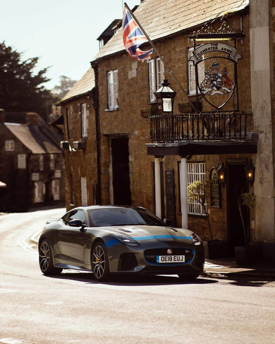 Jaguarさんのインスタグラム写真 - (JaguarInstagram)「Those bold proportions. Those instinctive curves. Timeless, evocative and progressive in a way that could only be #Jaguar.  #JaguarJourneys #FTYPE #SVR #SV #SpecialVehicleOperations #Luxury #Performance #SportsCar #SuperCar #InstaDesign #InstaCar #CarsofInstagram #England #UK」7月10日 22時48分 - jaguar