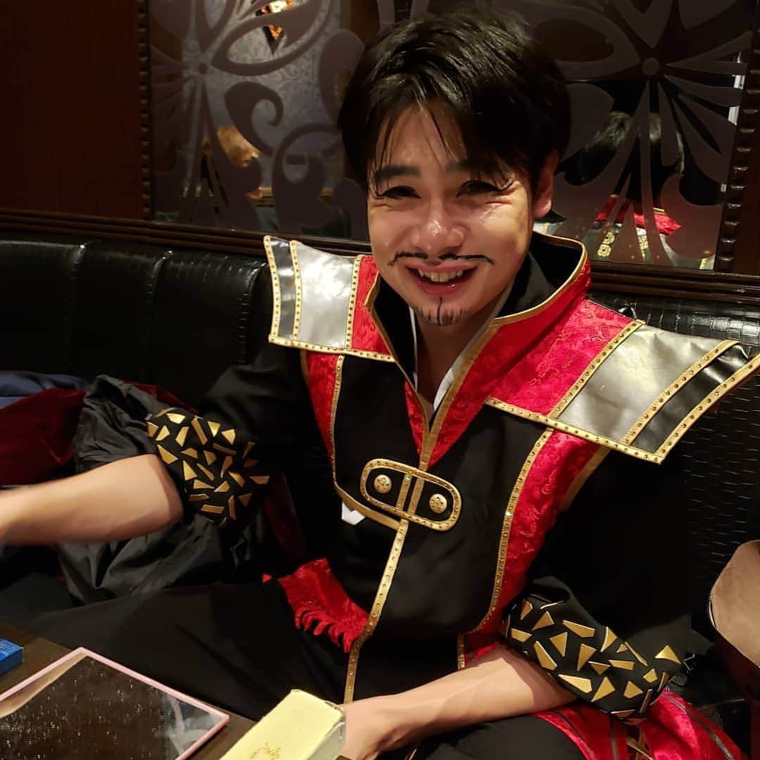鈴木Q太郎のインスタグラム：「ボーイレスク出させていただきました! #お客様激アツ #平成ノブシコブシ #吉村崇 #イシバシハザマ #ハザマ陽平 #ハイキングウォーキング」
