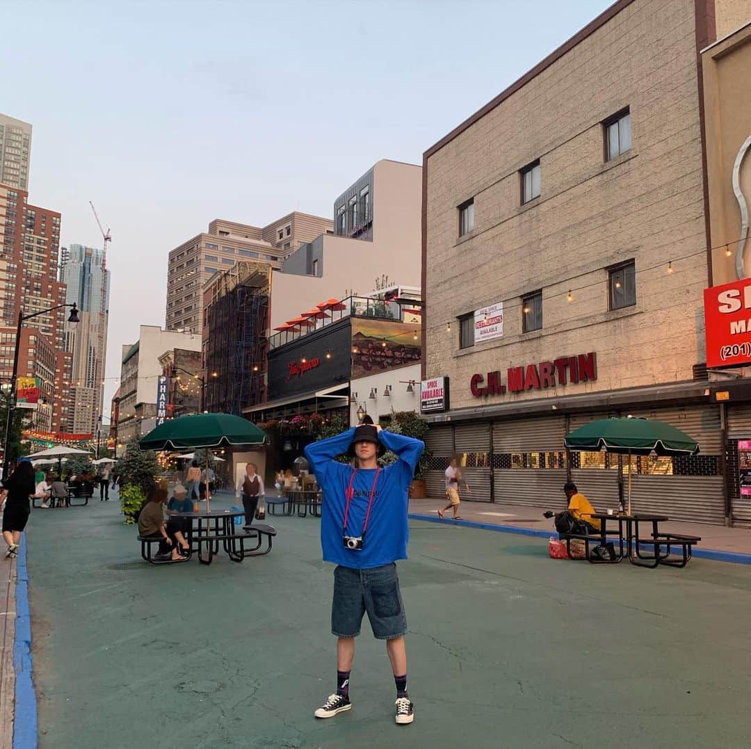 SEVENTEENさんのインスタグラム写真 - (SEVENTEENInstagram)「[17'S THE 8] NYC 🙋‍♂️」7月10日 22時55分 - saythename_17