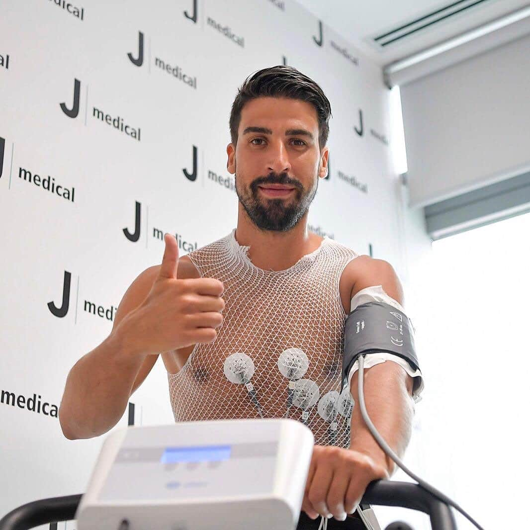 サミ・ケディラさんのインスタグラム写真 - (サミ・ケディラInstagram)「Happy to be back! 💪🏽 Let's start the new season 🏳🏴 #FinoAllaFine #SK6 @juventus」7月10日 23時13分 - sami_khedira6