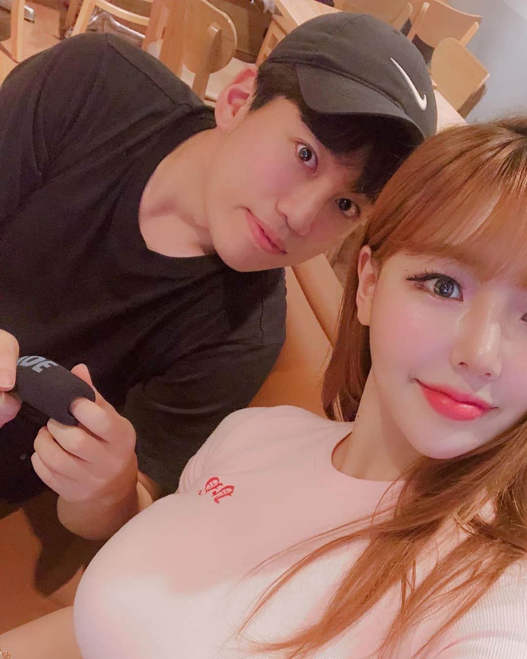 hyeriのインスタグラム：「내가살앙하능 울 양오빠랑❤️ 근데 뒤로가지마👊 #일#열심히#양씨가족#브라덜#멋있어늘#존경하고#럽유#남친아님#오빠임」