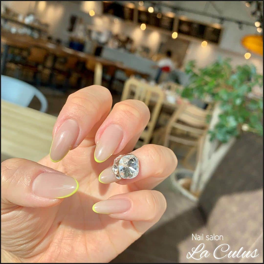 Mihoさんのインスタグラム写真 - (MihoInstagram)「. nails. . . #ネオンスキニー 💛💛💛 マイネイル💅 . . ※1ヶ月前のやつ（笑） . . . ◆オフ込み1.5時間 ◆丁寧ケア付き ◆1ヶ月以内のご来店で¥500-引き (キャンペーンデザインは適用外) . . . #laculus #お客様ネイル #ビジューネイル #シンプルネイル#美甲 . #ネイル #ジェル #ジェルネイル #ネイルアート #ネイルサロン #ネイルデザイン #春ネイル #プライベートサロン #プライベートネイルサロン #ネイルアーティスト . #神戸 #三宮 #神戸元町 #大阪 . #神戸ネイル #神戸ネイルサロン #三宮ネイルサロン #三宮ネイル . #nail #nails #nailart #beauty #kawaii」7月10日 23時26分 - la.source_nail