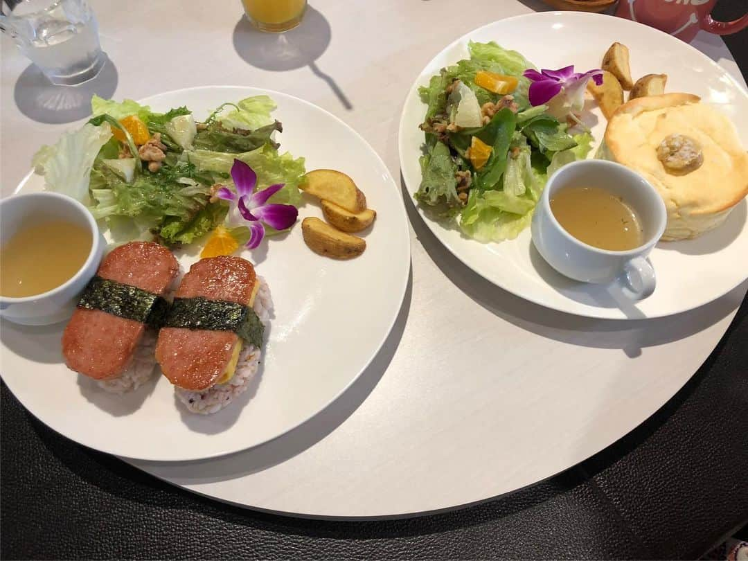 林愛莉さんのインスタグラム写真 - (林愛莉Instagram)「南国気分を味わえるカフェ発見🏖✨ くつろげるソファー席で、おしゃモーニング頂き🧸 〜幼馴染を添えて〜  #南房総 #房総半島  #アロハテラス木更津 #女子旅  #千葉カフェ  #千葉グルメ  #千葉観光  #instagram #女子旅行」7月10日 23時35分 - rinairi_0127