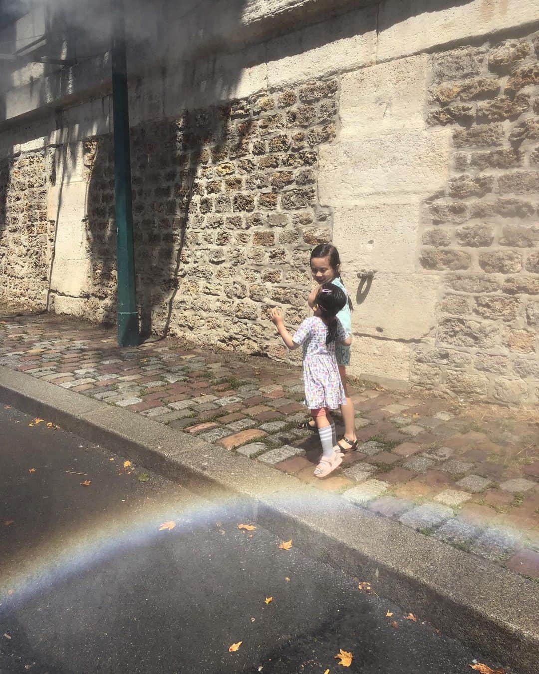 チャン・ユンジュのインスタグラム：「나보다 더 적응 잘 하는 너. 💞🌸🌈」