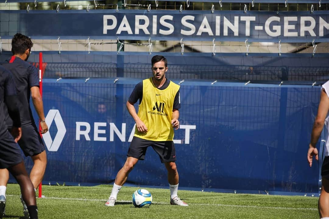 パブロ・サラビアさんのインスタグラム写真 - (パブロ・サラビアInstagram)「🇫🇷 Premier jour de présaison, que le ballon roule ⚽️🔴🔵 🇪🇸 Primer día de pretemporada, que ruede el balón  #PSG  #Icicestparis #PS19」7月10日 23時43分 - pablosarabia92