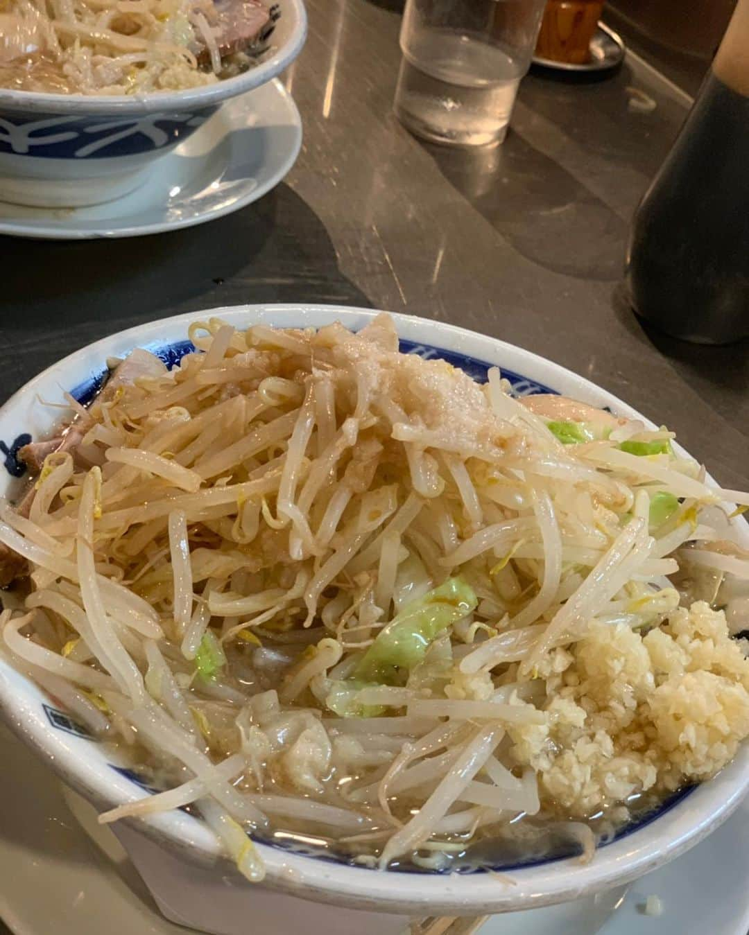 大溝清人さんのインスタグラム写真 - (大溝清人Instagram)「いや、この涼しげな顔の後 。。 ラーメン爆弾  #ラーメン大 #もつ焼のんき綾瀬店 #バッドボーイズ清人 #瓶ビール #ハイボール」7月10日 23時45分 - badboys_kiyoto93