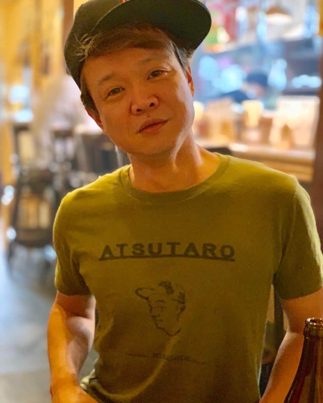 のインスタグラム：「いや、この涼しげな顔の後 。。 ラーメン爆弾  #ラーメン大 #もつ焼のんき綾瀬店 #バッドボーイズ清人 #瓶ビール #ハイボール」