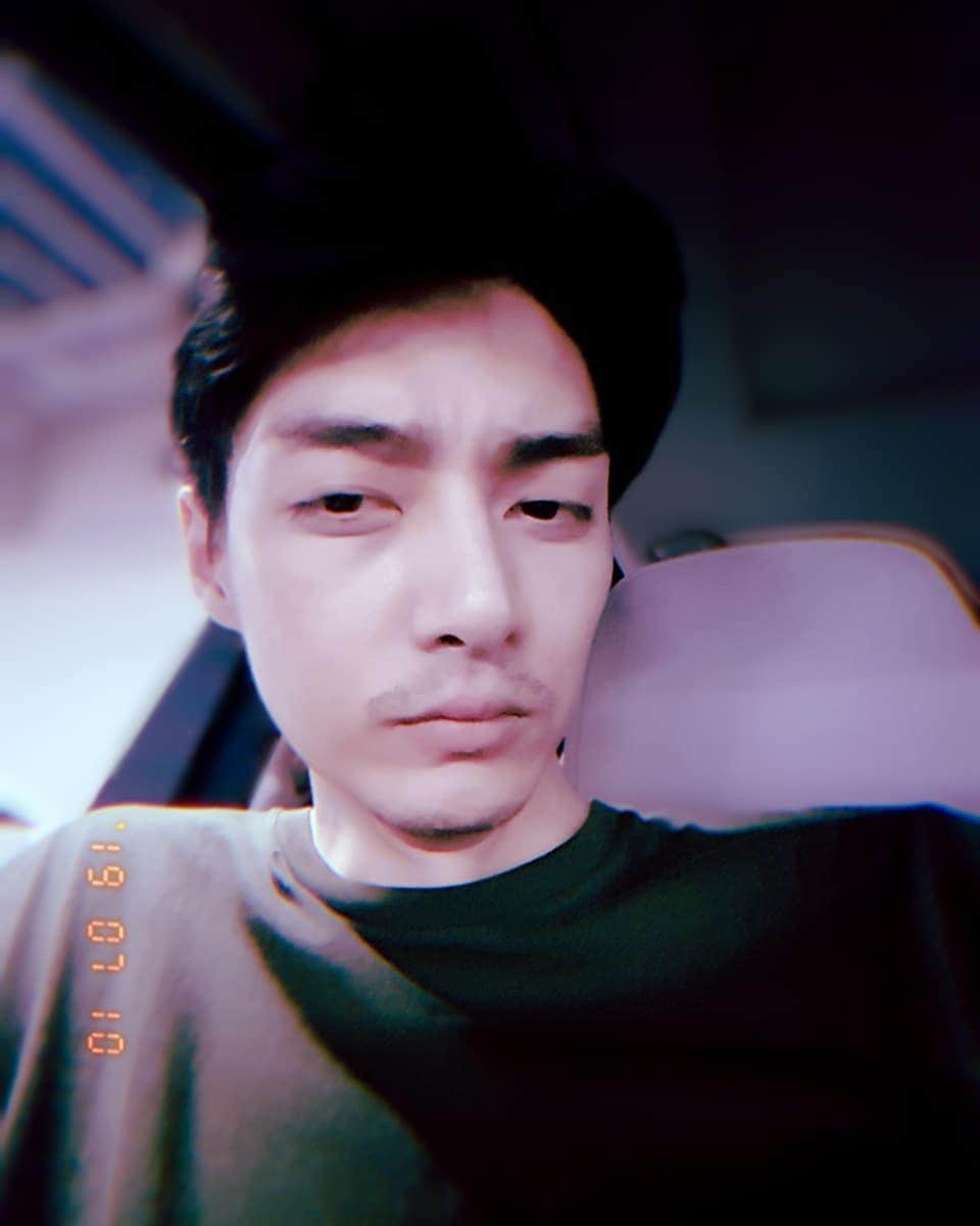 キム・ジュンのインスタグラム：「며칠만 #면도 안하면 이건뭐 #두즘생 이네..#아스달 #재밌다」