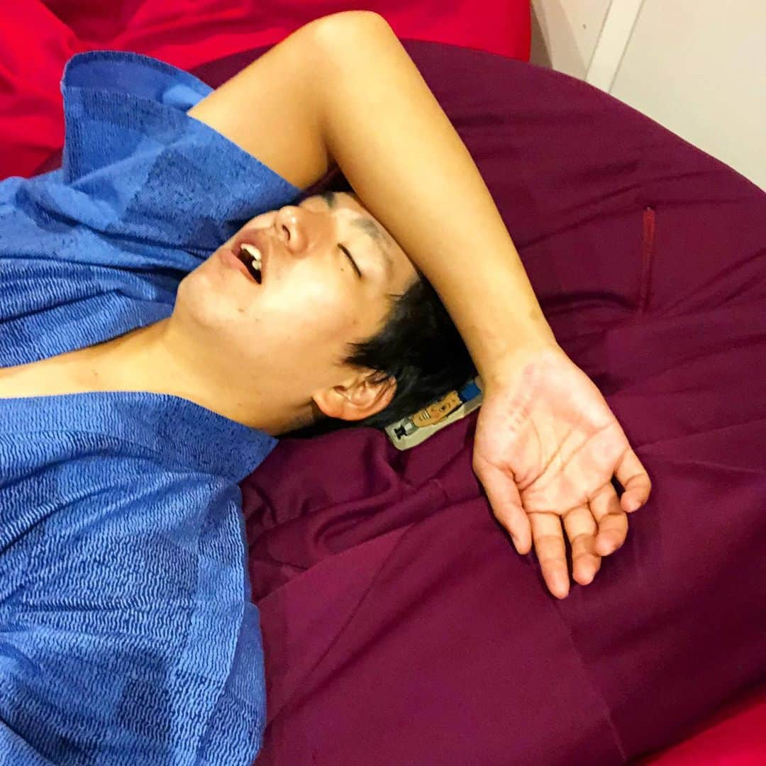 羽尻紘規さんのインスタグラム写真 - (羽尻紘規Instagram)「． 各々の寝方😴  #きんめ鯛 #真輝志 #からし蓮根 #伊織」7月10日 23時52分 - hajirihiroki