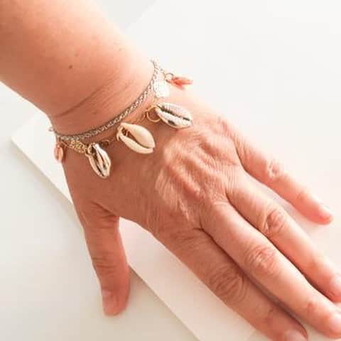 メイデンアートさんのインスタグラム写真 - (メイデンアートInstagram)「Seashells Mania ❤️ . Want one of these cuties for you? . Scroll the pics to Add to Cart 🛒 directly (Free Shipping Worldwide 🌎 on orders over €100) . . . . . #necklace #shellsjewelry #shelljewelry #shellnecklace #anklechain #shellbracelet #shellbracelets #bohochic #boho #bohostyle #bohojewelry #dubaifashion #russiafashion #italianjewelry #arabfashion #luxuryjewelry #statementjewelry #statementnecklace #newfashionbrand #newfashiontrend」7月10日 23時55分 - maidenart
