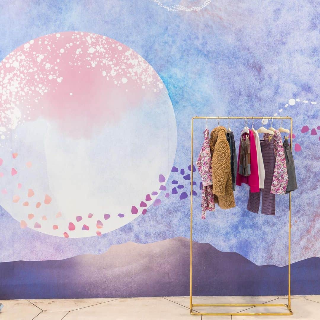 bonpointさんのインスタグラム写真 - (bonpointInstagram)「For Winter 2019, Bonpoint celebrates its much-loved signatures: prints, colors and flowers!  Let's get ready for a new season! Come by in a boutique near you and discover the Bonpoint Winter 2019 windows 🍒 . . . #BonpointFW19 #NewCollection #Winter19 #BonpointBoutique」7月10日 23時55分 - bonpoint